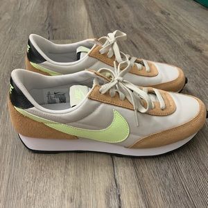 Nike Daybreak size 9.5